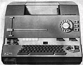 Fernschreibmaschine Lo 133 mit Lochstreifengerten
